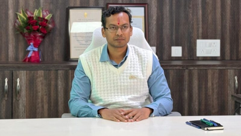 दंतेवाड़ा में नये कलेक्टर देवेश कुमार ध्रुव ने किया पदभार ग्रहण