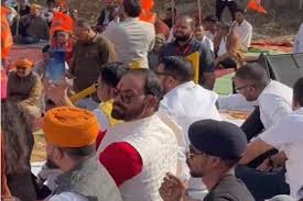 रायपुर में करणी सेना के कार्यक्रम में राजगीत का अपमान, अरपा-पइरी के धार बजने पर भी बैठे रहे लोग