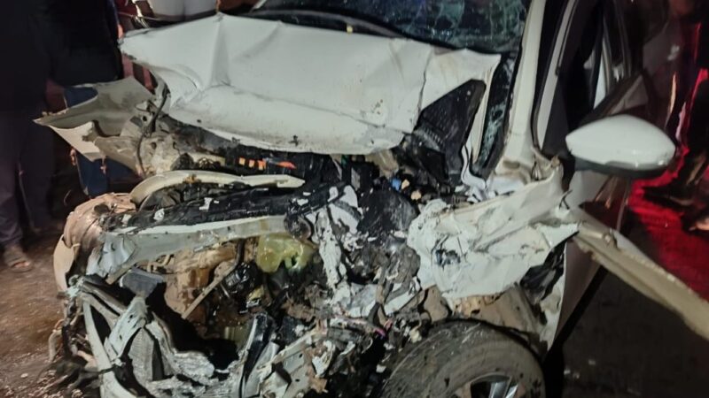 ट्रक और कार के बीच जोरदार टक्कर, कांग्रेस नेता समेत 2 की मौत…