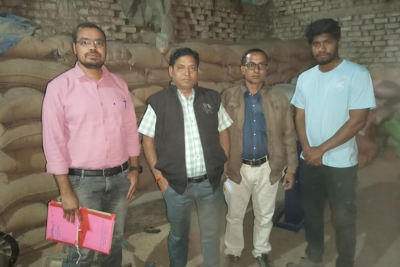 राजनांदगांव जिले में 5.88 करोड़ मूल्य का 18,983 क्विंटल अवैध धान और 11 वाहन जब्त