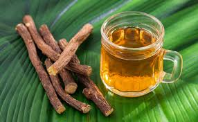 मुलेठी को पानी में उबालकर पीने से क्या होता है? क्या हम रोज मुलेठी का पानी पी सकते हैं? जानें इसकी तासीर