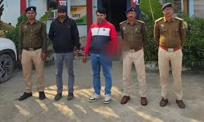 बिना मेडिकल डिग्री के चलाने वाले हॉस्पिटल संचालक सहित दो गिरफ्तार