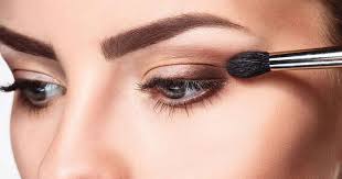 पार्टी मेकअप के लिए 5 आसान स्टेप्स