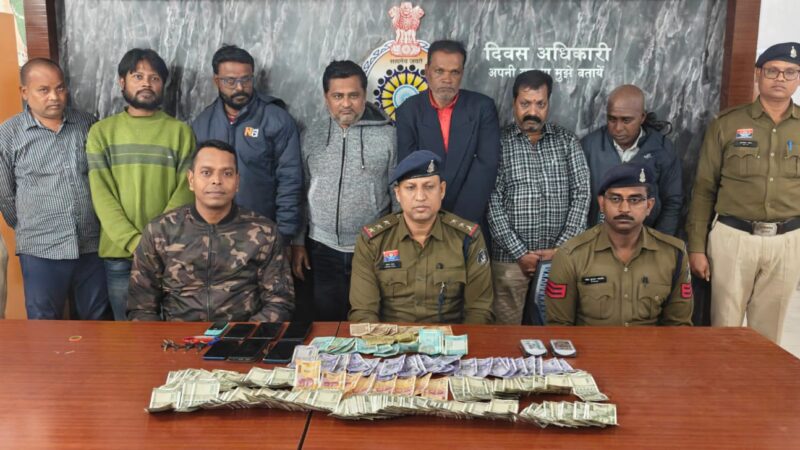 सक्ती पुलिस की कार्यवाही देवरी डेम के पास जुआ खेलते 07 जुआड़ियान पकड़े गये