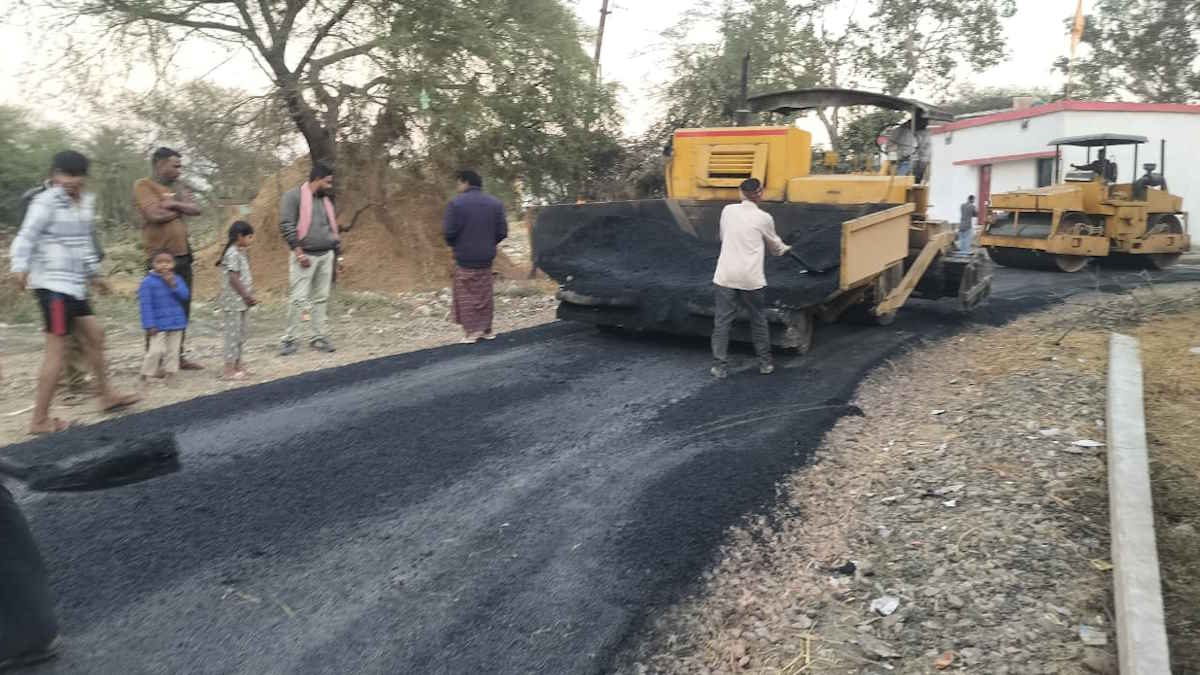 67 लाख की सड़क पर सवाल उठते ही हरकत में आया विभाग, कलेक्टर के निर्देश पर शुरू हुआ सुधार कार्य…