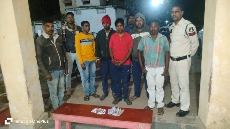 पामगढ़ पुलिस ने जुआ खेलते 6 आरोपियों को किया गिरफ्तार, नगदी और ताश की गड्डी बरामद