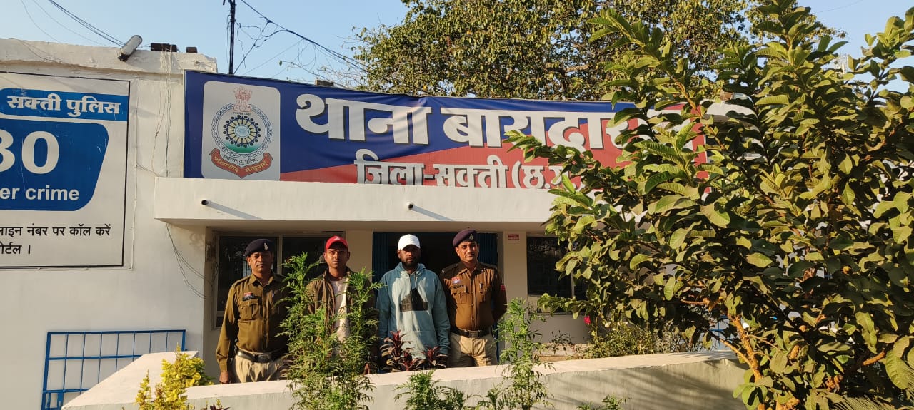 शराब पीने के लिये पैसा मांगने पर नही देने से अश्लील गाली गलौज व जान से मारने की धमकी देकर हाथ मुक्का एवं चुड़ा मारकर चोट पहुंचाने वाले 02 आरोपी गिरफतार भेजा गया जेल