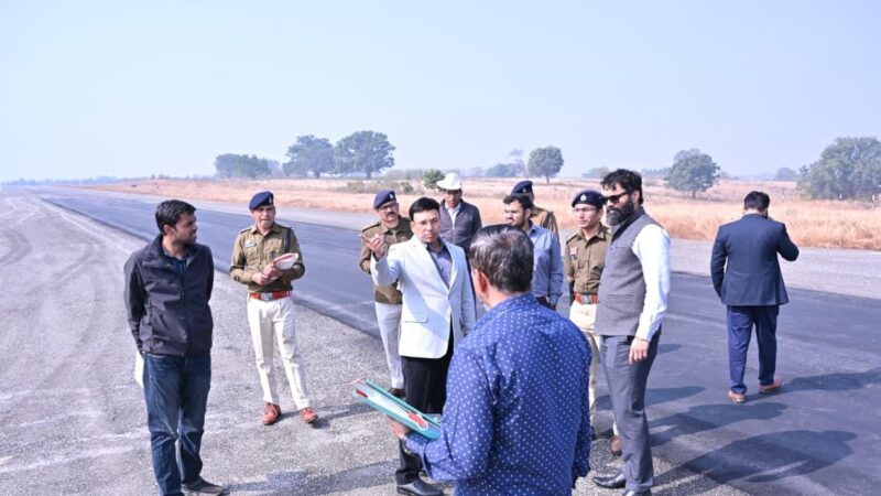 राष्ट्रपति मुर्मू के प्रस्तावित आगमन की तैयारी के संबंध में कलेक्टर एवं एसएसपी ने आगडीह का किया निरीक्षण