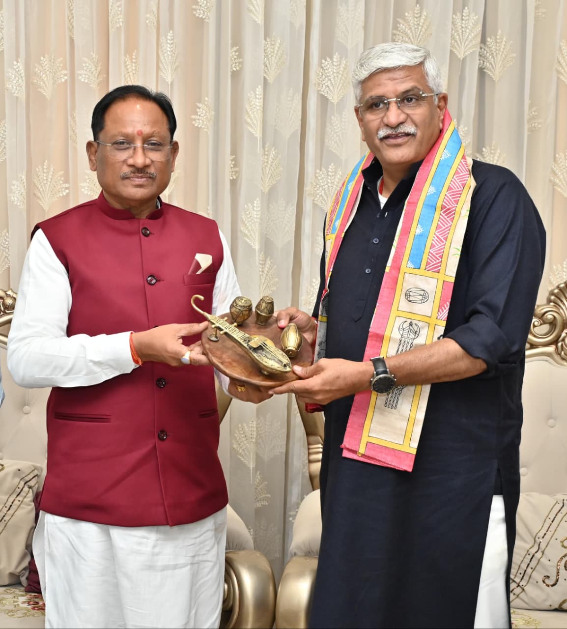 केंद्रीय पर्यटन एवं संस्कृति मंत्री गजेन्द्र सिंह शेखावत ने मुख्यमंत्री विष्णुदेव साय से की सौजन्य भेंट