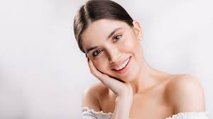 ग्लोइंग स्किन पाने के लिए आसान स्किन केयर टिप्स