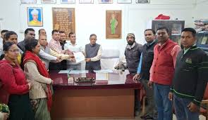 प्रधान पाठकों ने ऑनलाइन अटेंडेंस VSK ऐप का किया बहिष्कार, DEO को सौंपा ज्ञापन