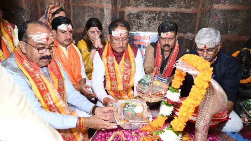 नववर्ष पर मुख्यमंत्री विष्णुदेव साय व केंद्रीय पर्यटन मंत्री ने भोरमदेव मंदिर में की पूजा-अर्चना